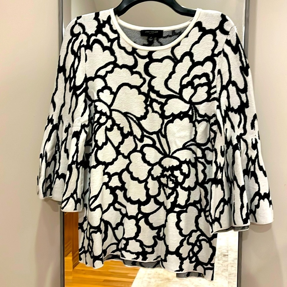 NWOT Ann Taylor sweater with trumpet sleeves in blk/white motif- large petite